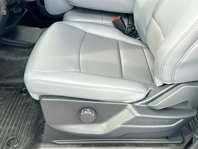 New 2026 Oxford White Ford XL image 13