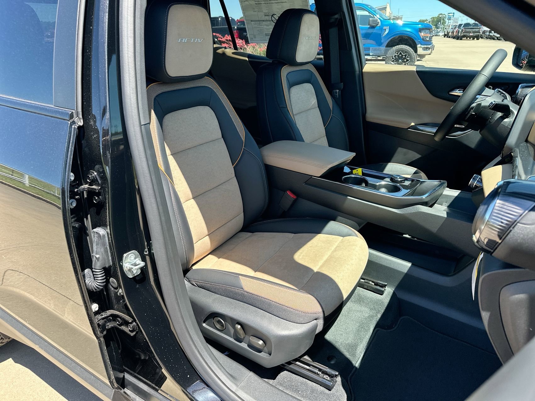 New 2026 Mosaic Black Metallic Chevrolet AWD ACTIV image 25