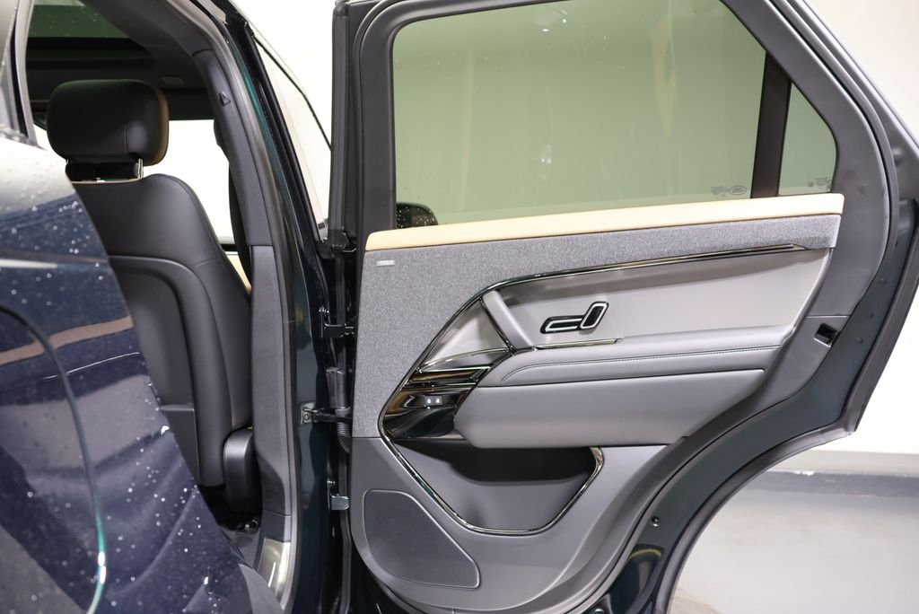 New 2026 British Racing Green Land Rover Dynamic SE image 41