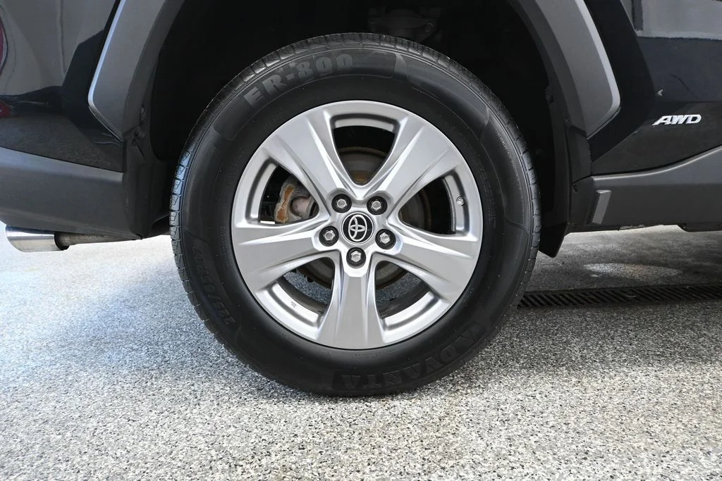 2022 Toyota RAV4 LE - Photo 16