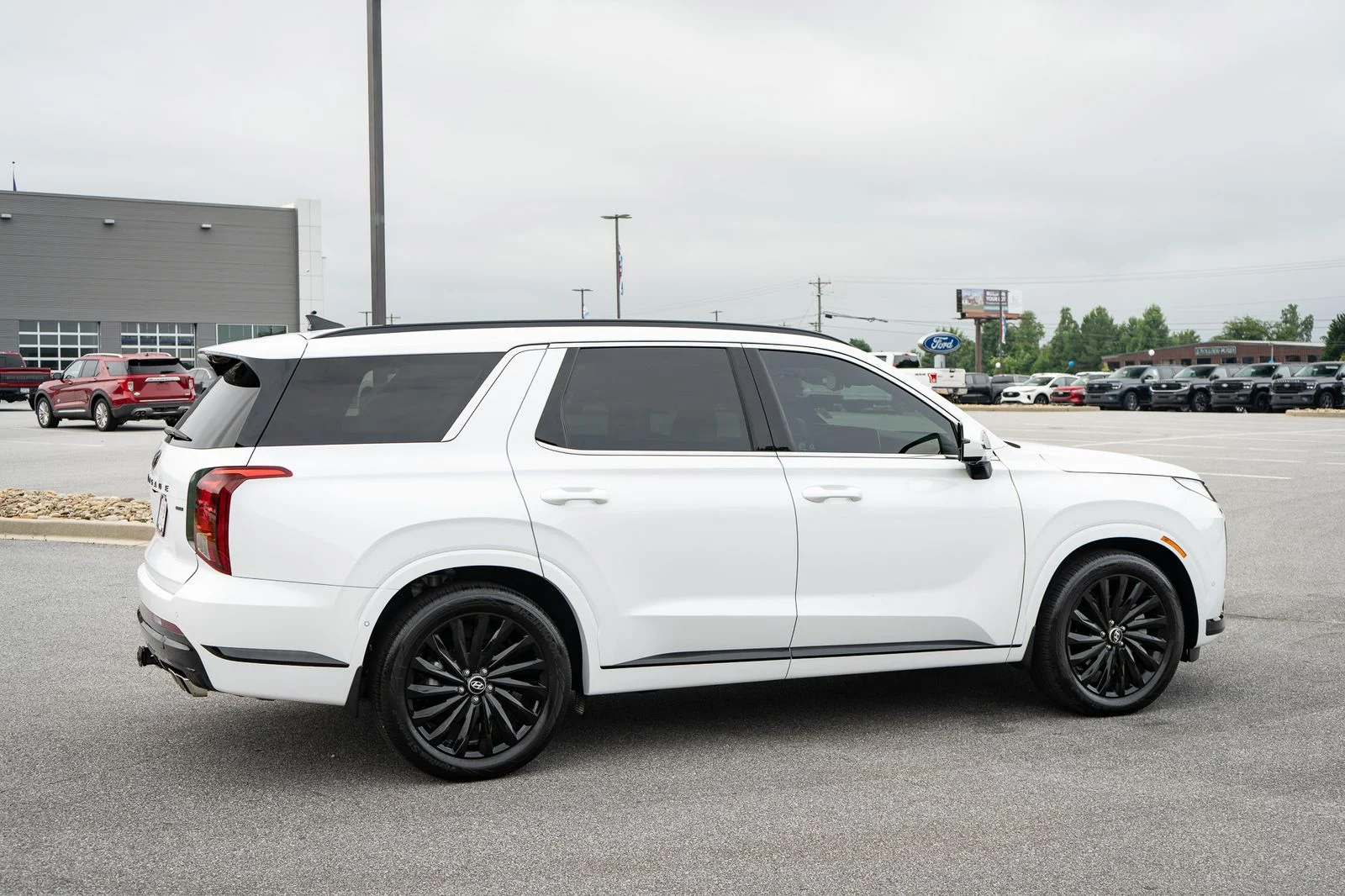 Used 2025 White Hyundai Calligraphy Night Edition image 10