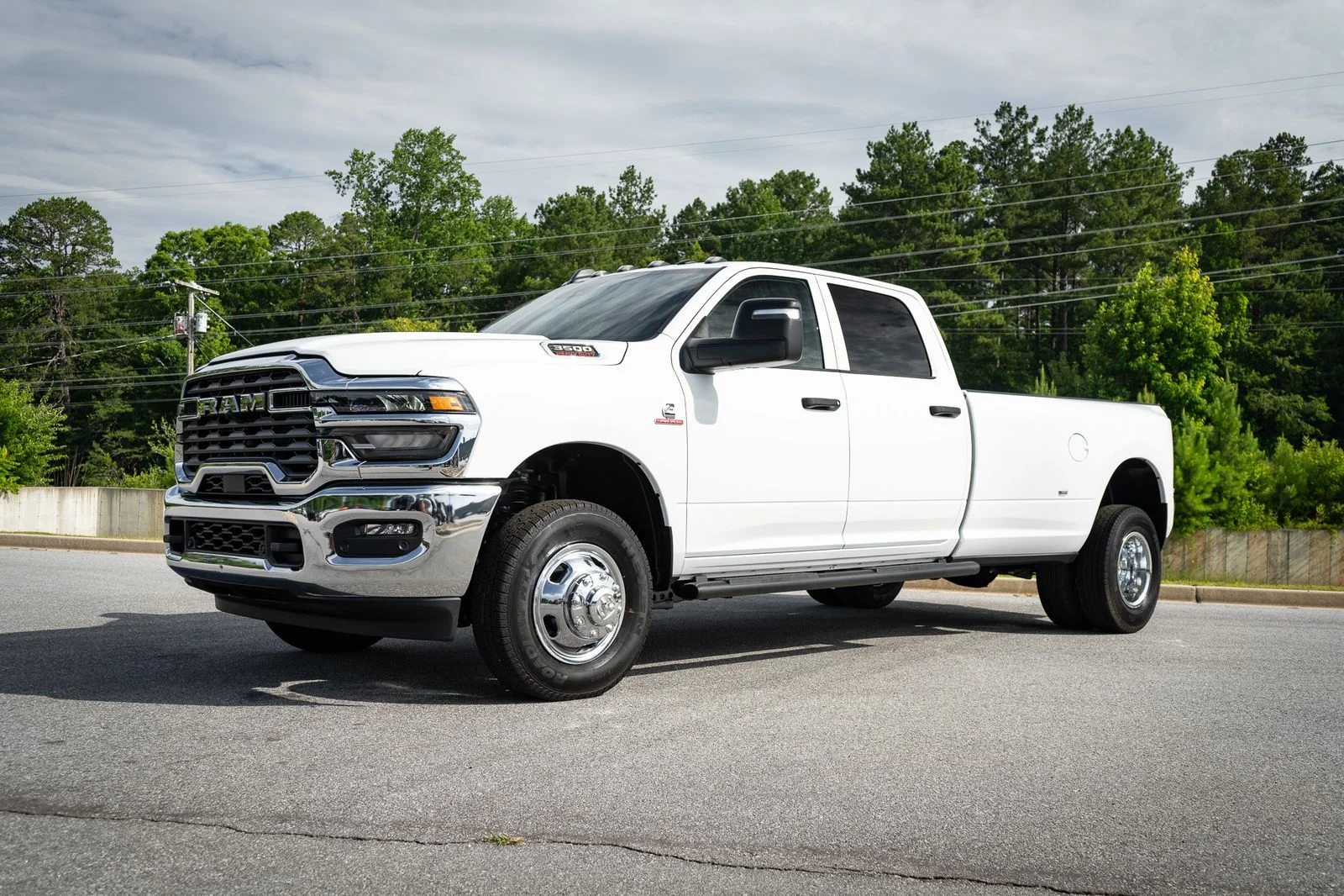New 2026 Bright White Clear-Coat Exterior Paint RAM Tradesman image 3
