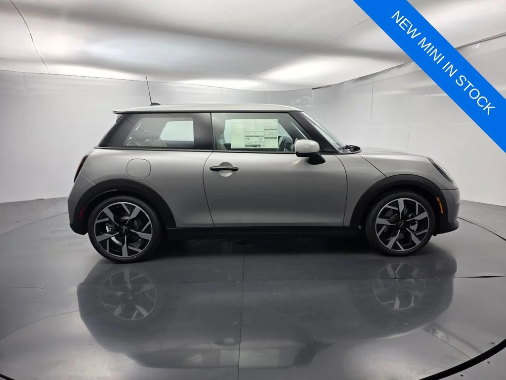 New 2026 Silver MINI Signature Plus image 3