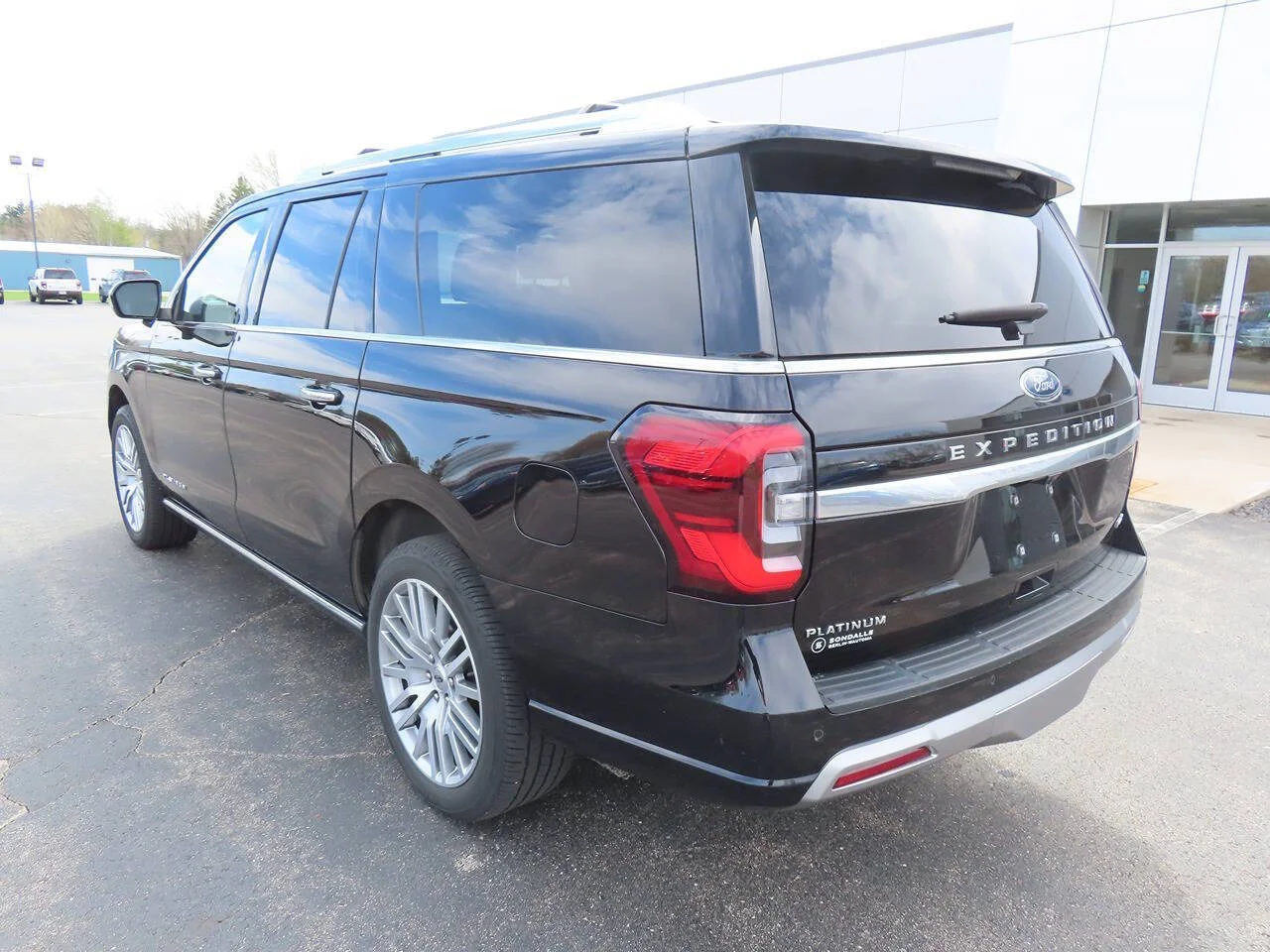 Used 2023 Agate Black Ford Platinum 4x4 4dr SUV image 6