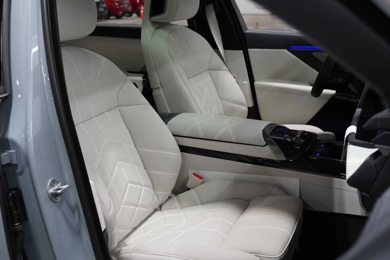 New 2027 Brooklyn Grey Metallic BMW 740i image 9