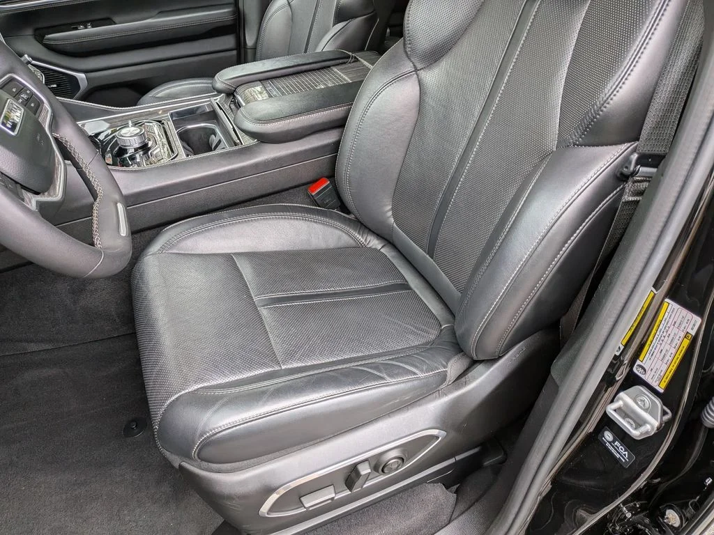 Used 2022 Black Jeep Series III image 22