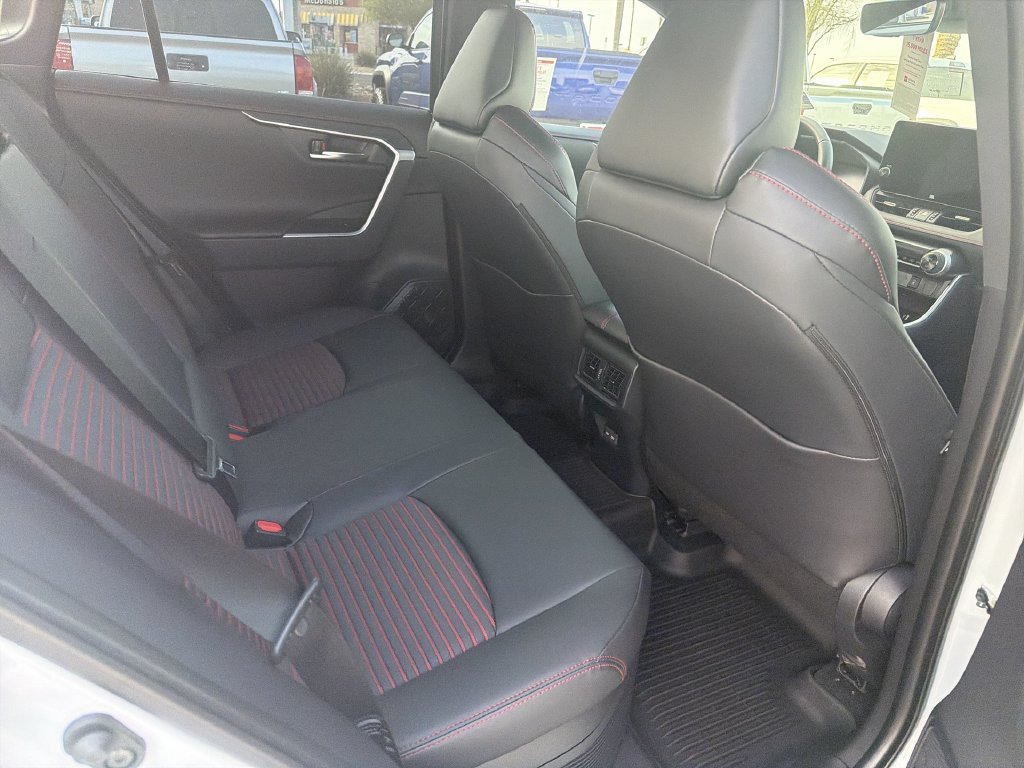 2025 Toyota RAV4 XSE - Photo 30