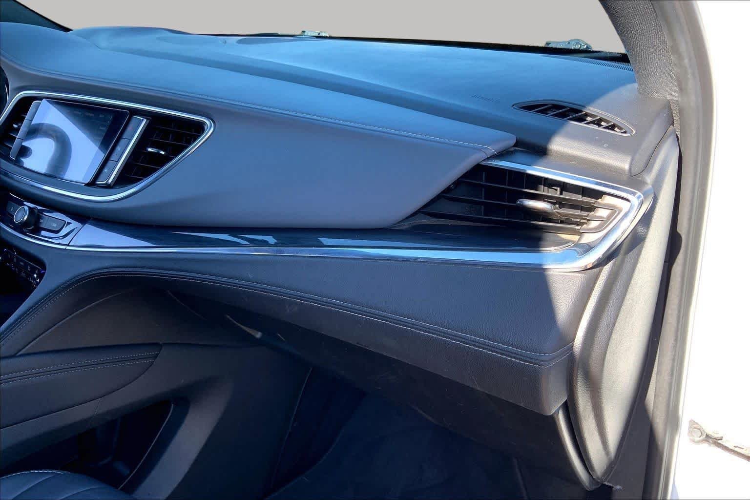 Used 2022 Summit White Buick Premium image 18