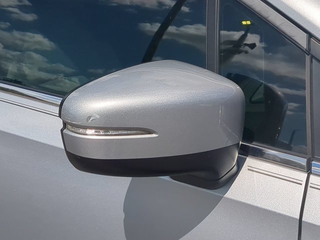 Used 2018 Silver Honda EX-L image 12