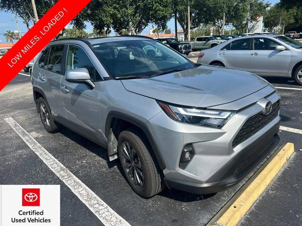 Used 2025 Silver Toyota XLE Premium image 1
