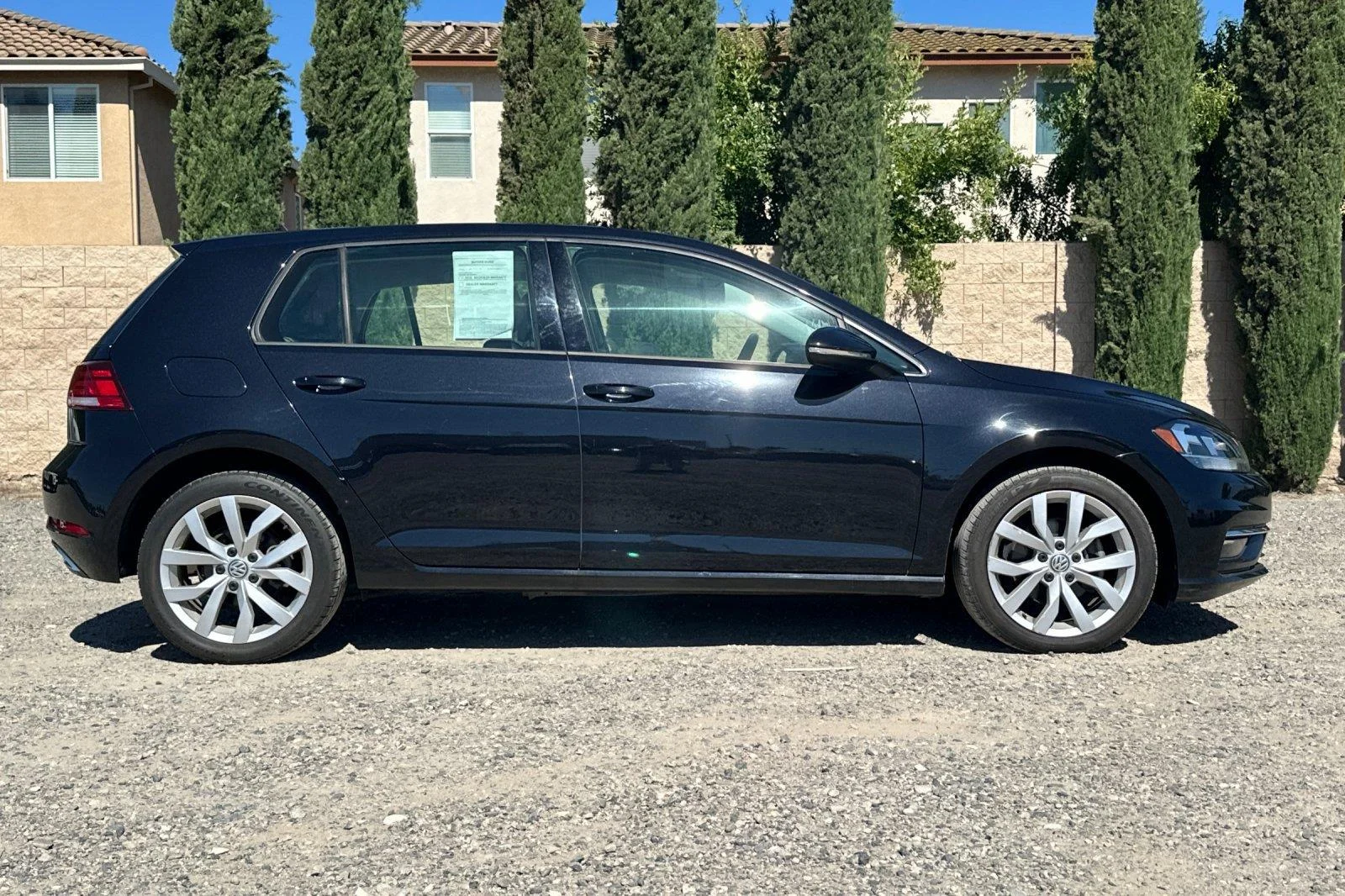 Used 2019 Deep Black Pearl Volkswagen SE image 3