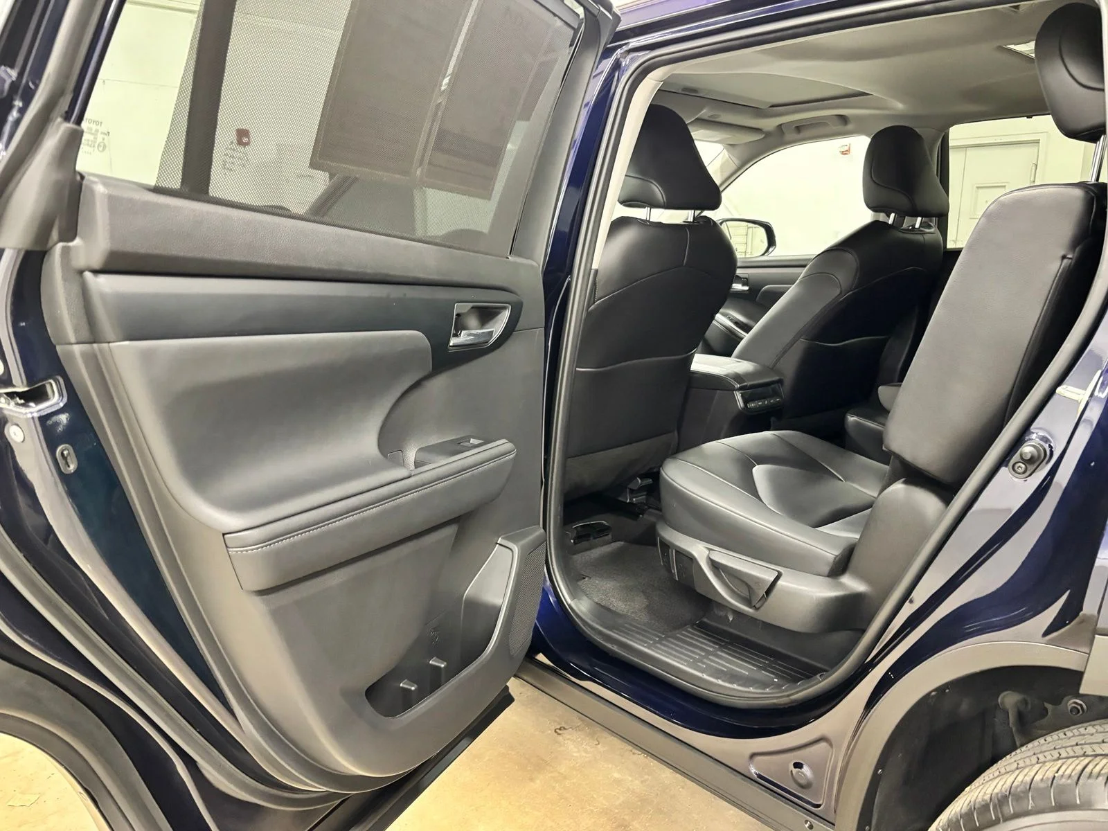 Used 2024 Silver Toyota XLE image 18