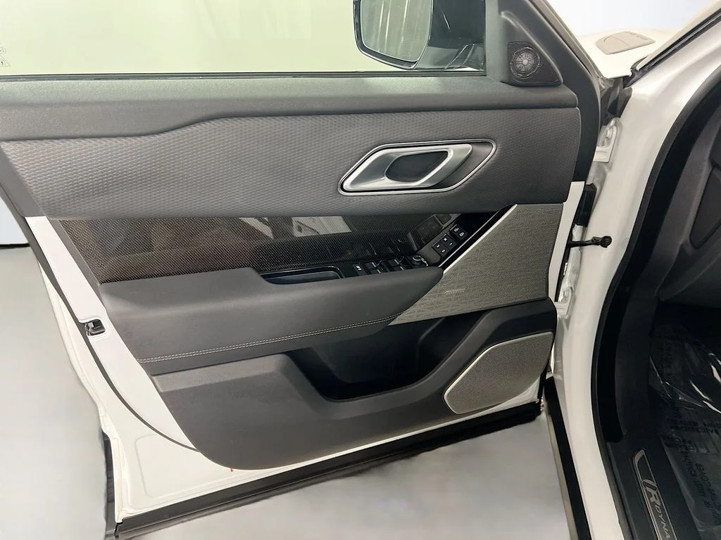 Used 2023 Fuji White Land Rover HST image 17