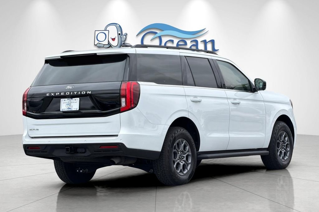 Used 2025 Oxford White Ford Active image 4