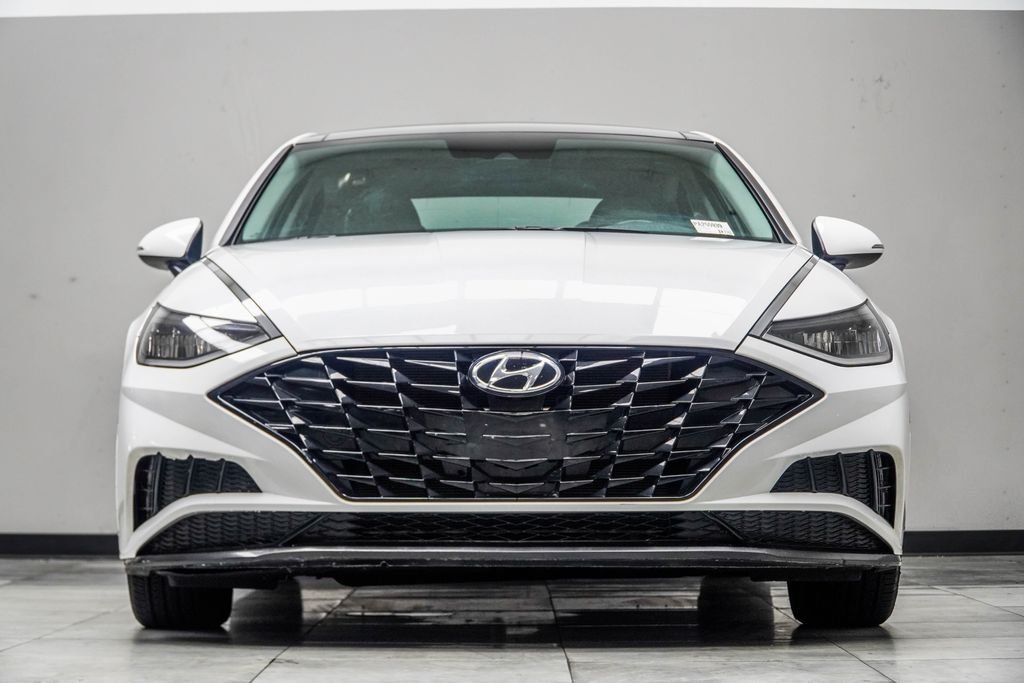 Used 2023 White Hyundai SEL image 6