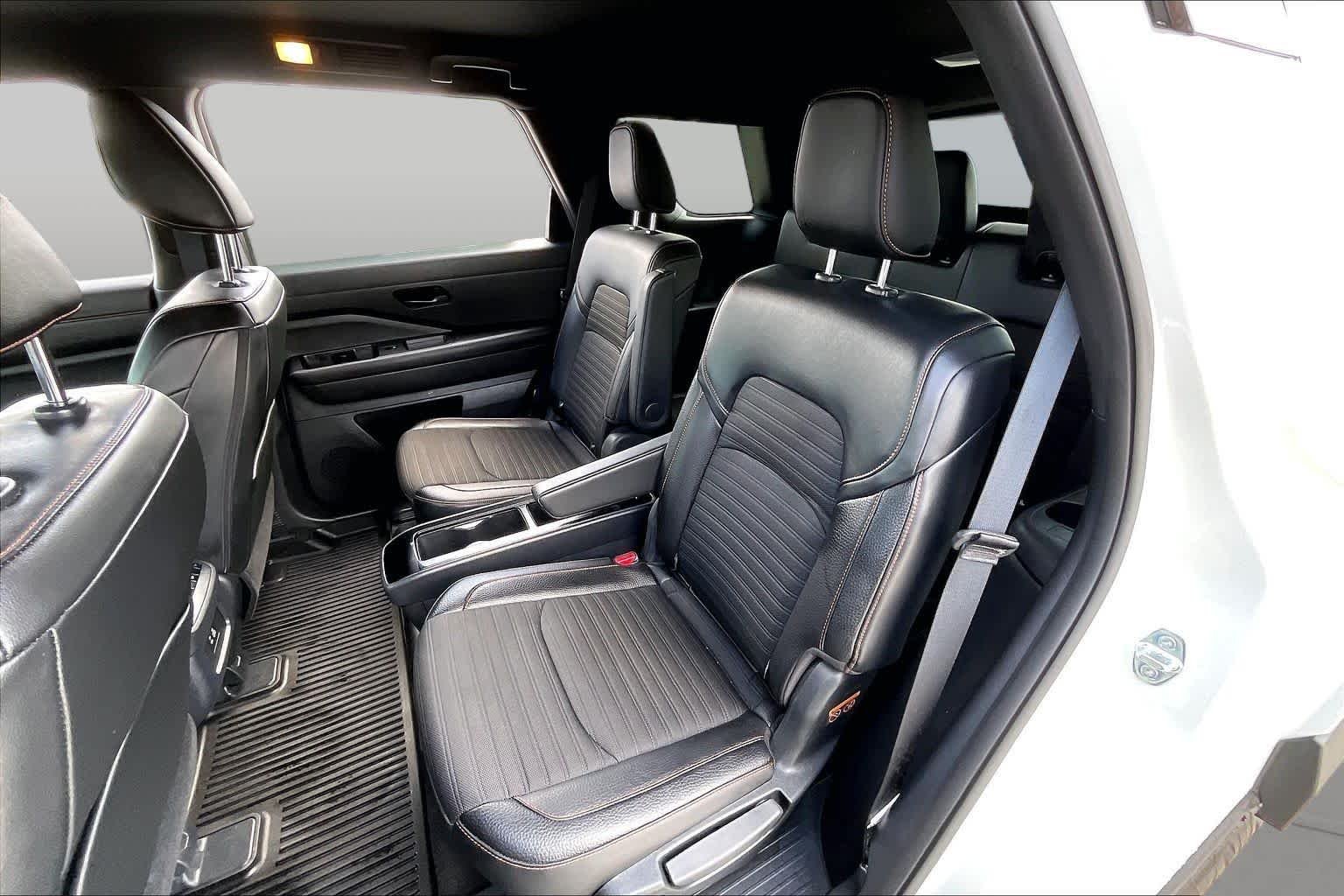 Used 2025 Glacier White Nissan Rock Creek image 19