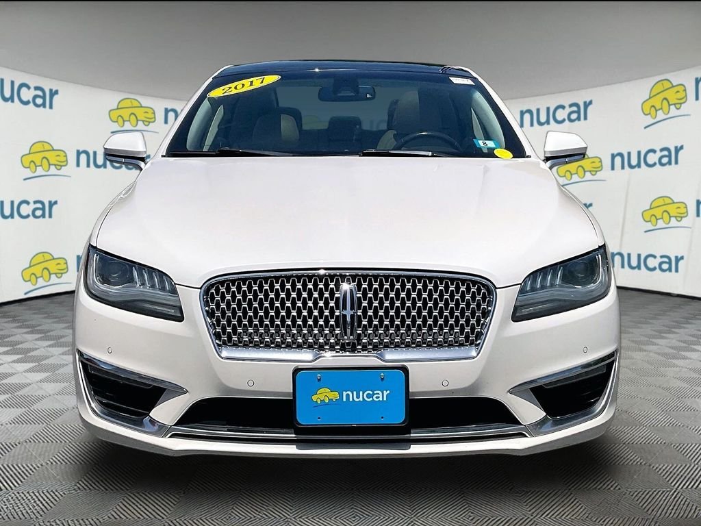 Used 2017 White Lincoln Reserve image 2