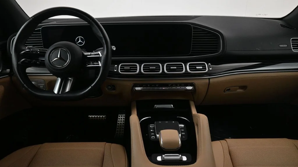 Used 2025  Mercedes-Benz GLS 450 image 4