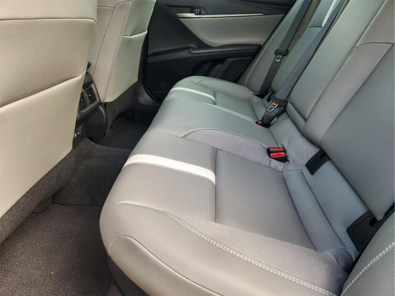 2025 Toyota Camry photo 30 of 33