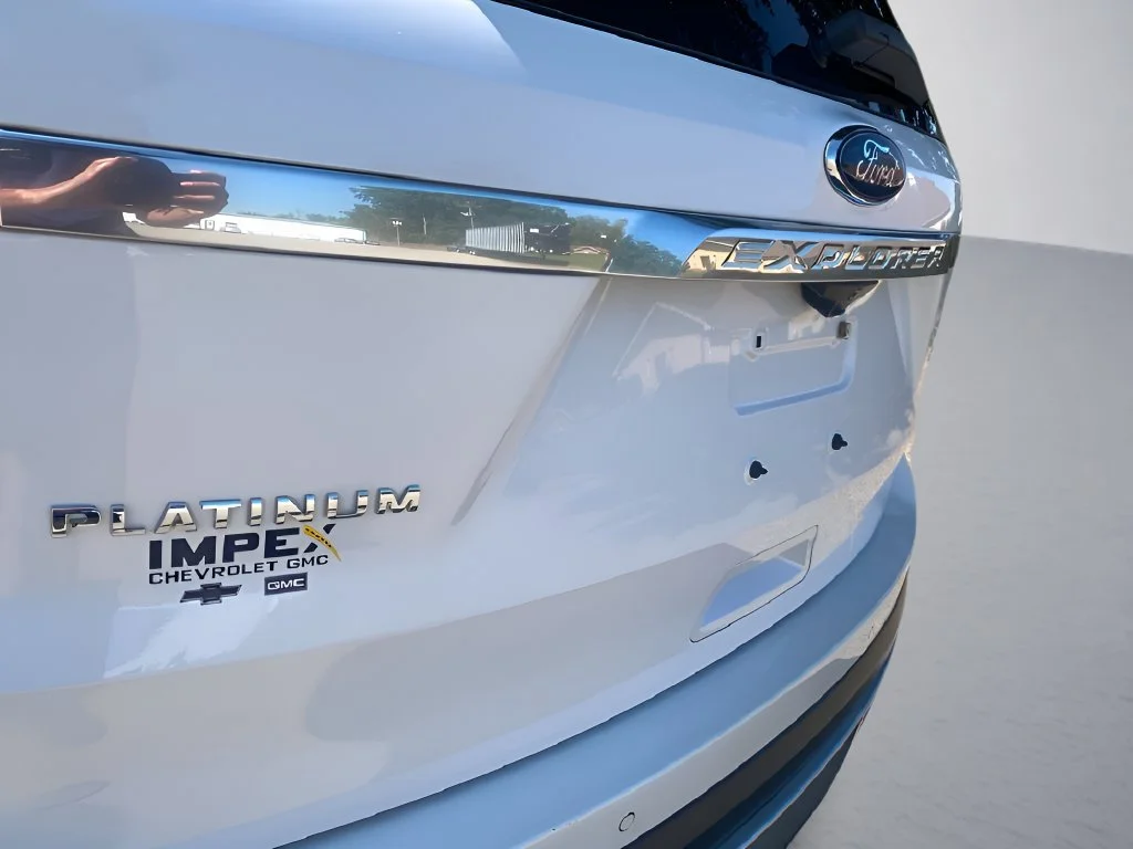 Used 2017 White Ford Platinum image 40