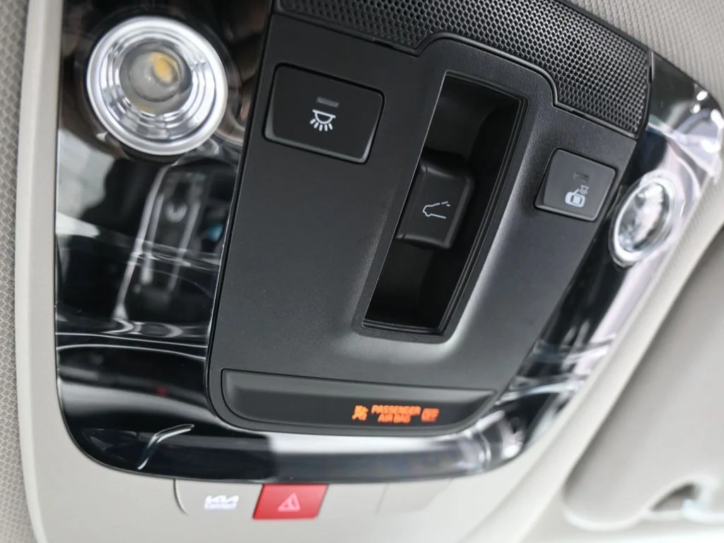 Used 2025 Glacial White Pearl Kia EX image 26