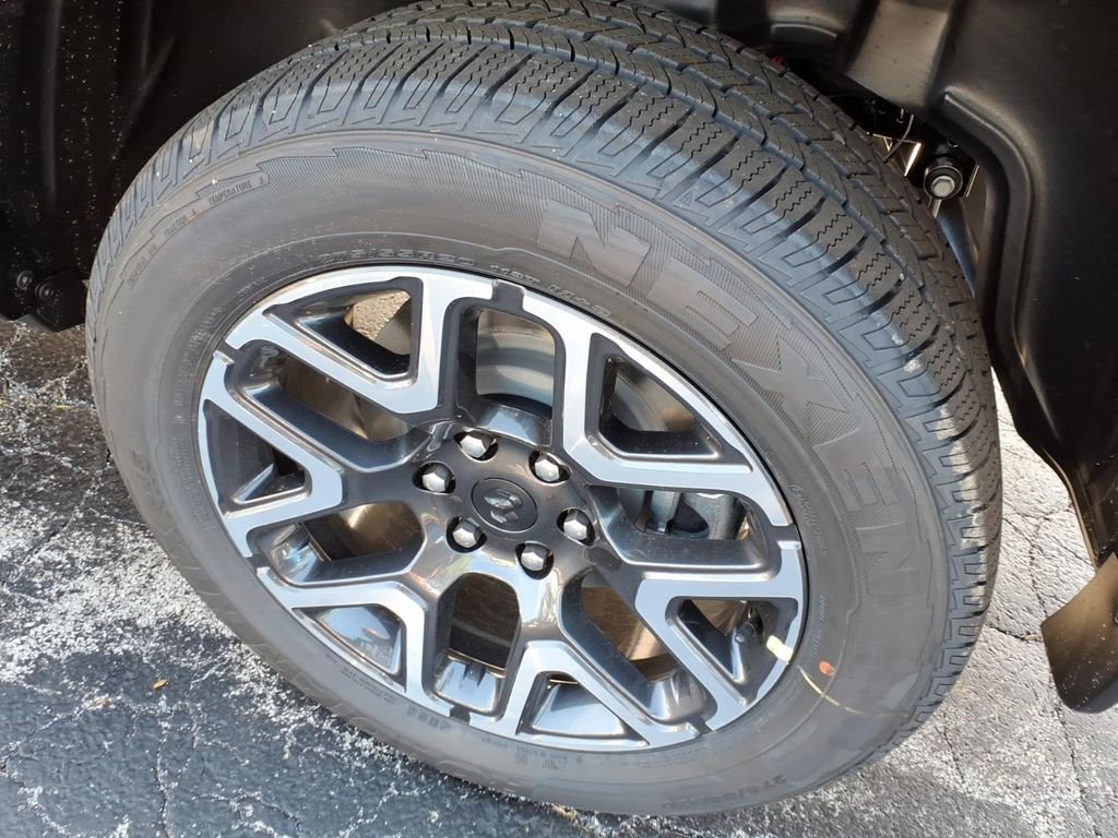 New 2026 Serrano-Green Metallic Exterior Paint RAM Laramie image 5