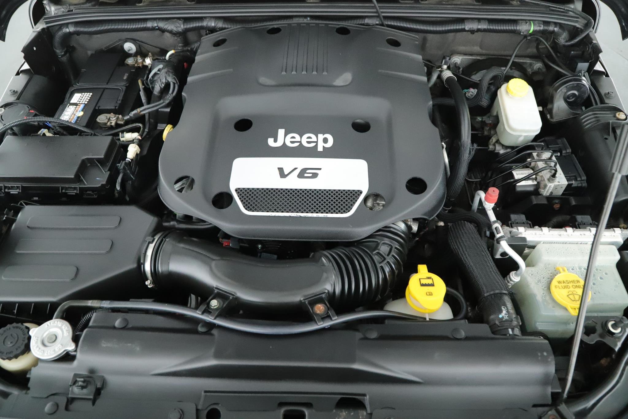 2014 Jeep Wrangler Unlimited Sahara - Photo 13