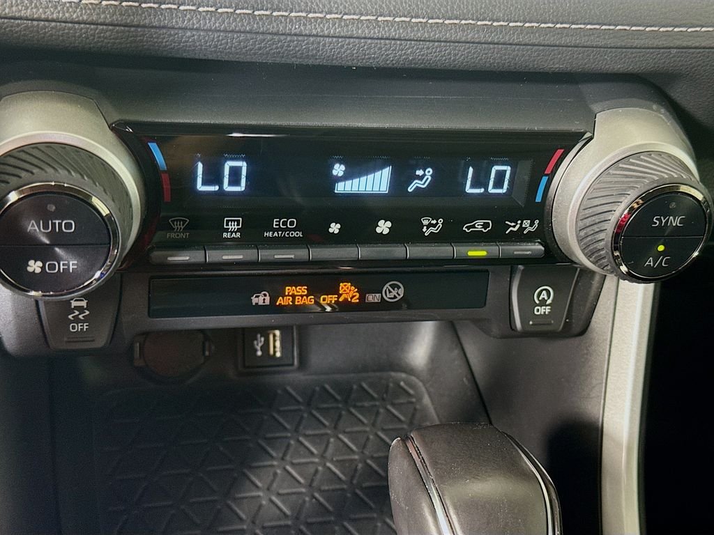 Used 2024 Silver Sky Metallic Toyota XLE Premium image 16