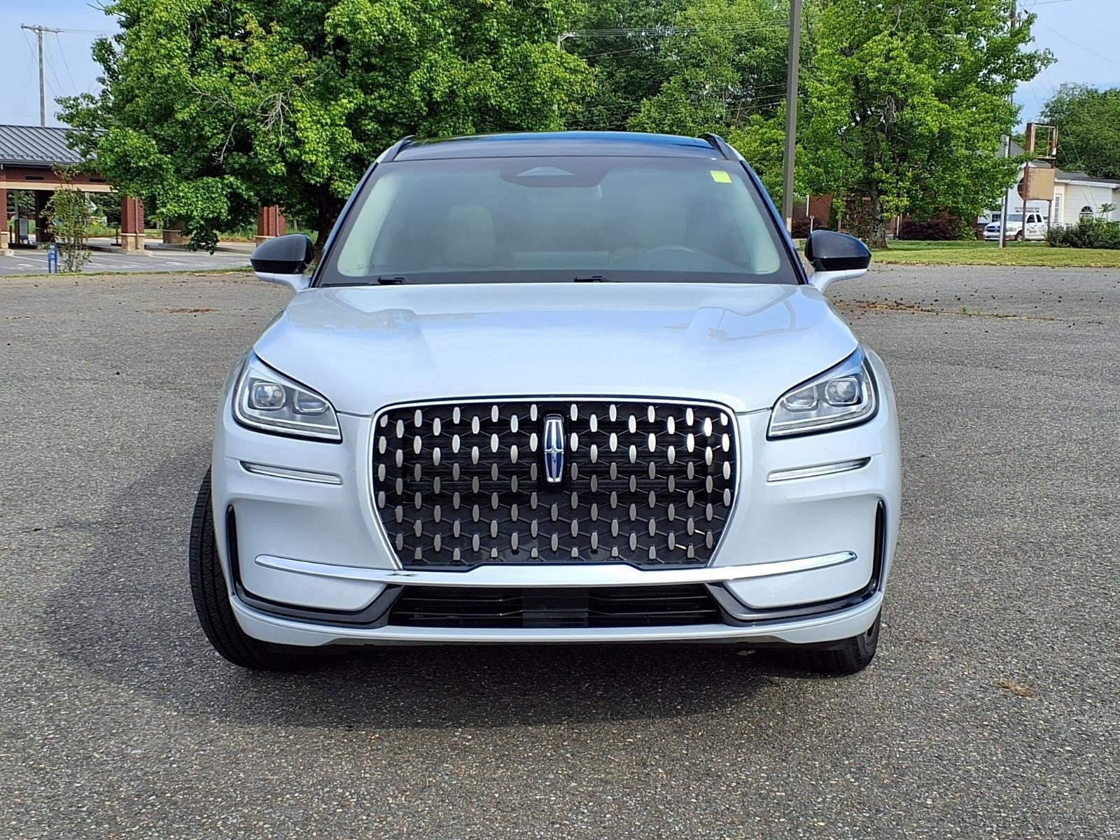 Used 2025 Crystal White Metallic Clearcoat Lincoln Grand Touring image 10