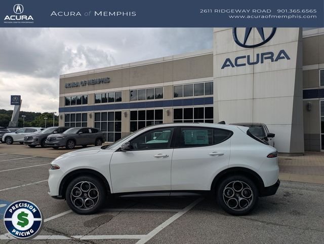 Used 2025 White Alfa Romeo Base image 3
