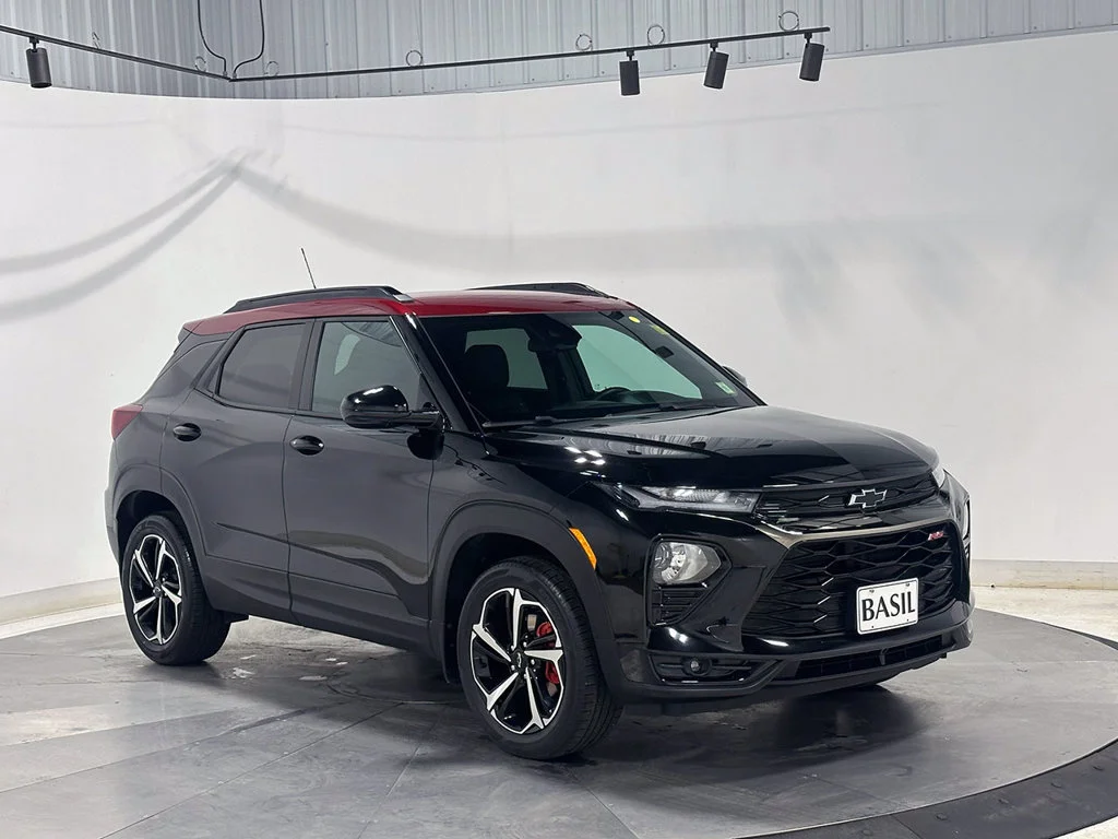Used 2021 MOSAIC BLACK METALLIC Chevrolet RS image 39