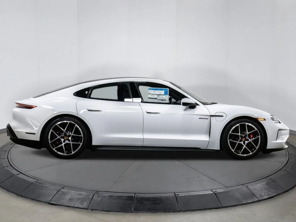 2025 Porsche Taycan S - Photo 8