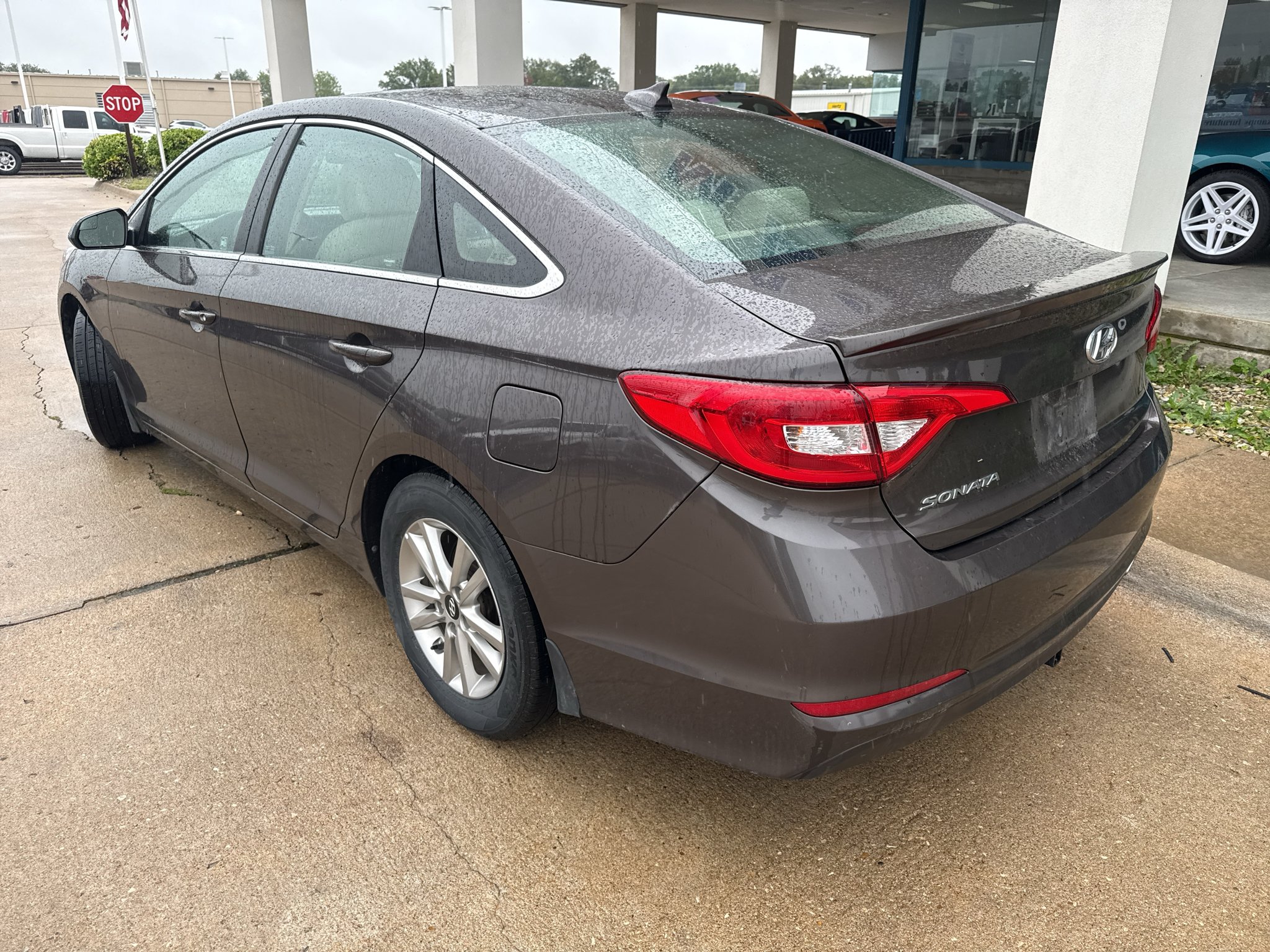 Used 2016 Dark Truffle Hyundai 2.4L SE image 8