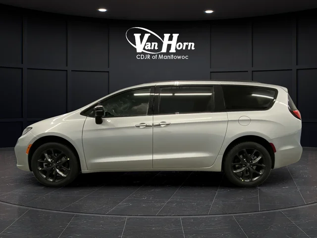 2026 Chrysler Pacifica Limited - Photo 13