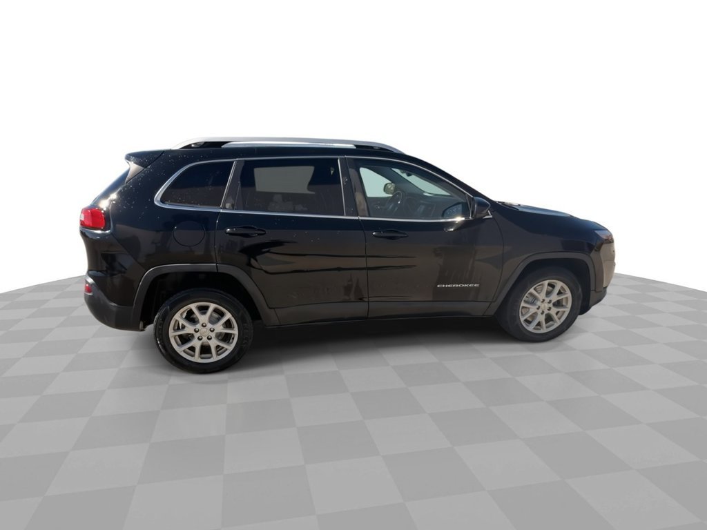 Used 2018 Black Jeep Latitude image 9