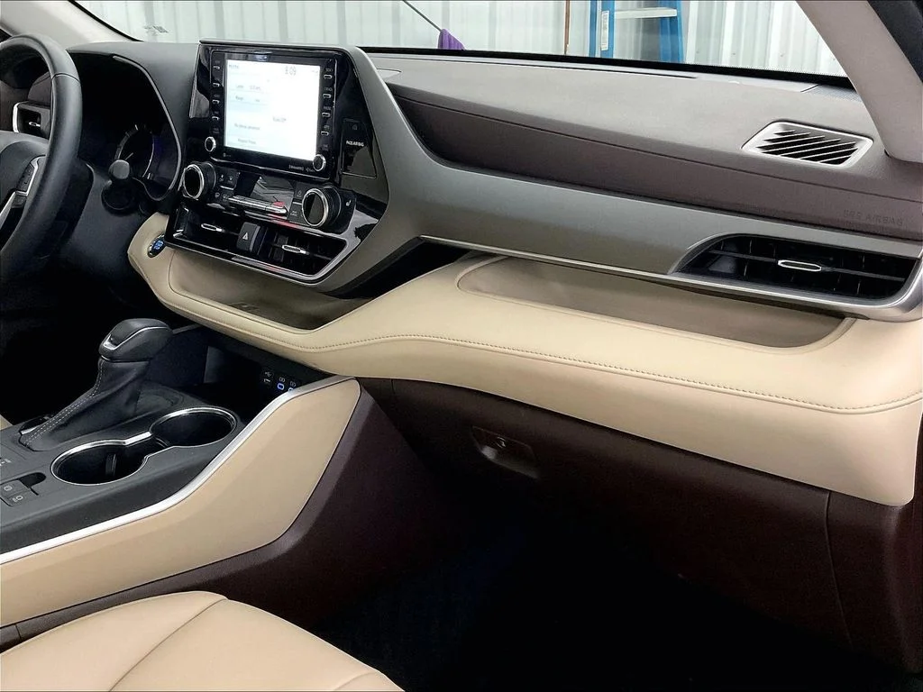Used 2022 Gray Toyota XLE image 21