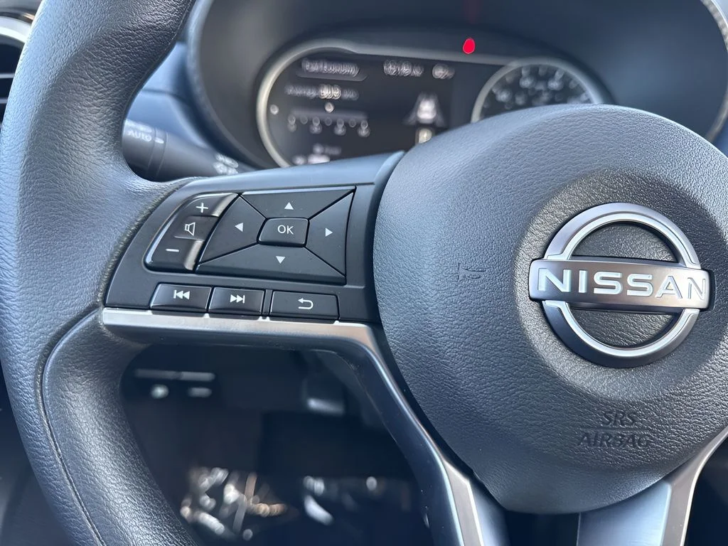Used 2025 White Nissan 1.6 SV image 13