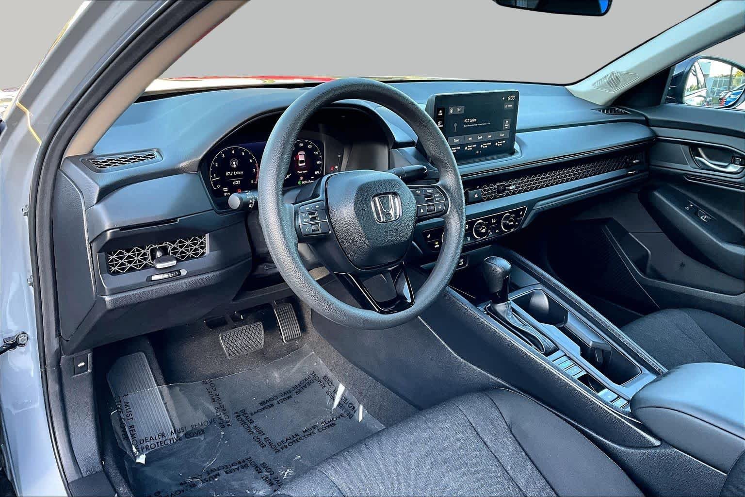 Used 2026 Urban Gray Pearl Honda SE image 18