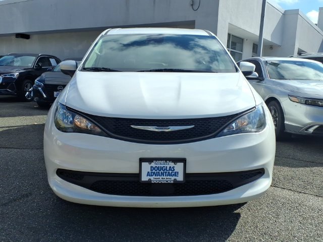 Used 2023 White Chrysler LX image 4