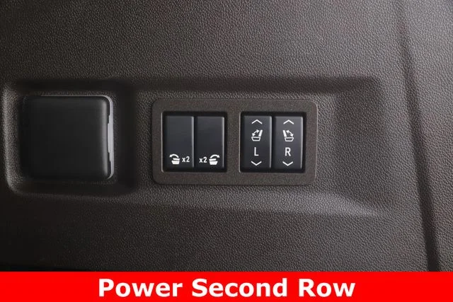 Used 2024 White GMC Denali image 34