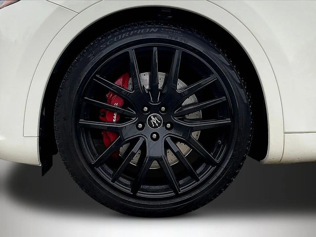 Used 2024 Bianco Maserati Modena image 32