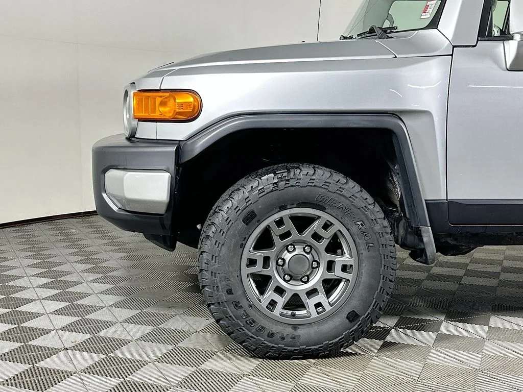 Used 2007 Titanium Metallic Toyota  image 9