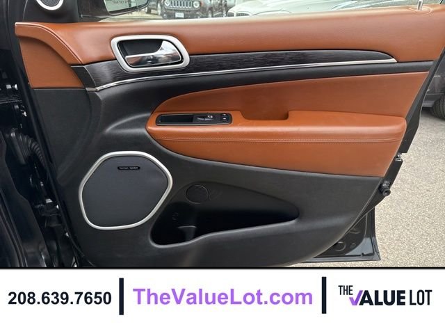 Used 2018 Black Jeep Summit image 12
