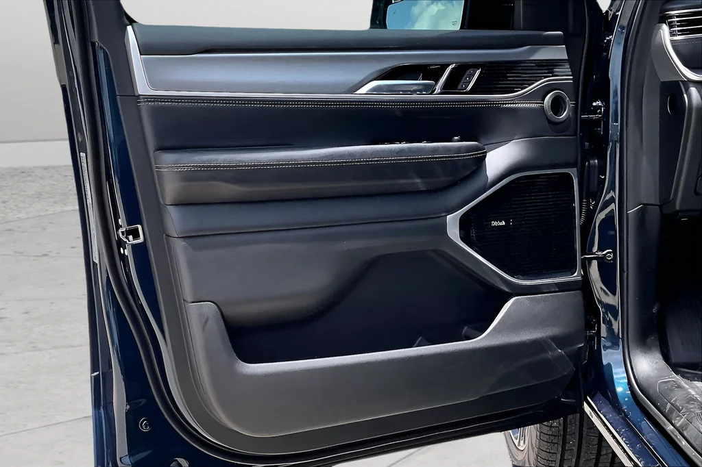 New 2026 Fathom Blue Pearlcoat Jeep Limited Reserve image 14