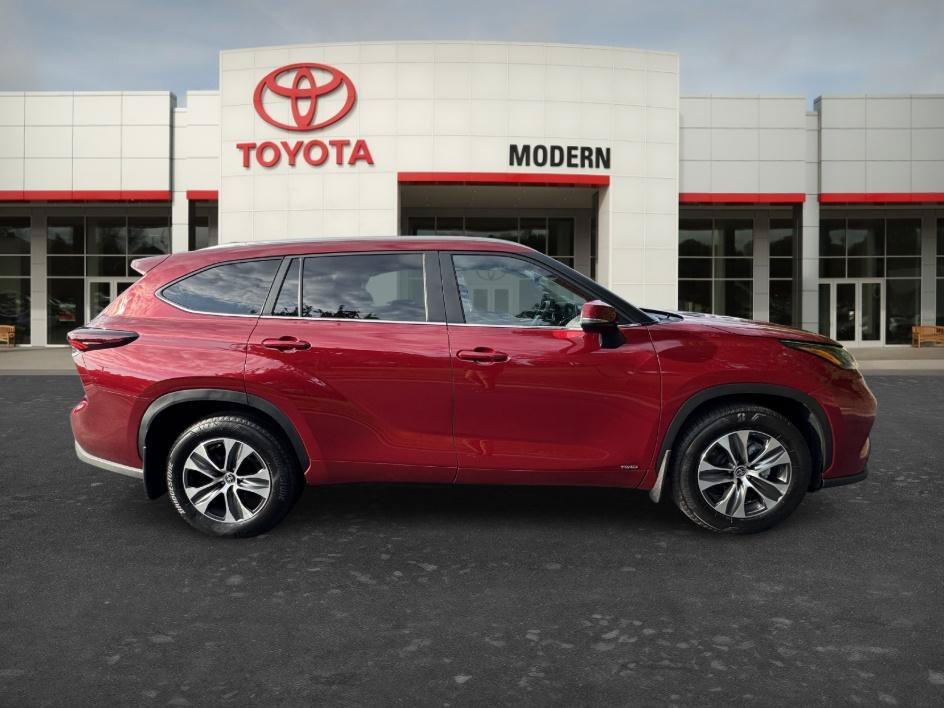 Used 2026 Ruby Flare Pearl Toyota Hybrid XLE image 4