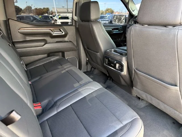 Used 2023 White GMC SLT image 27