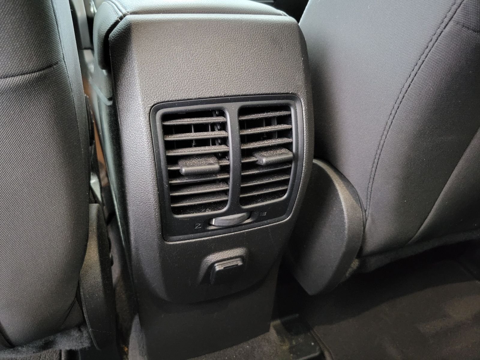 Used 2018 Blue Ford SE image 29