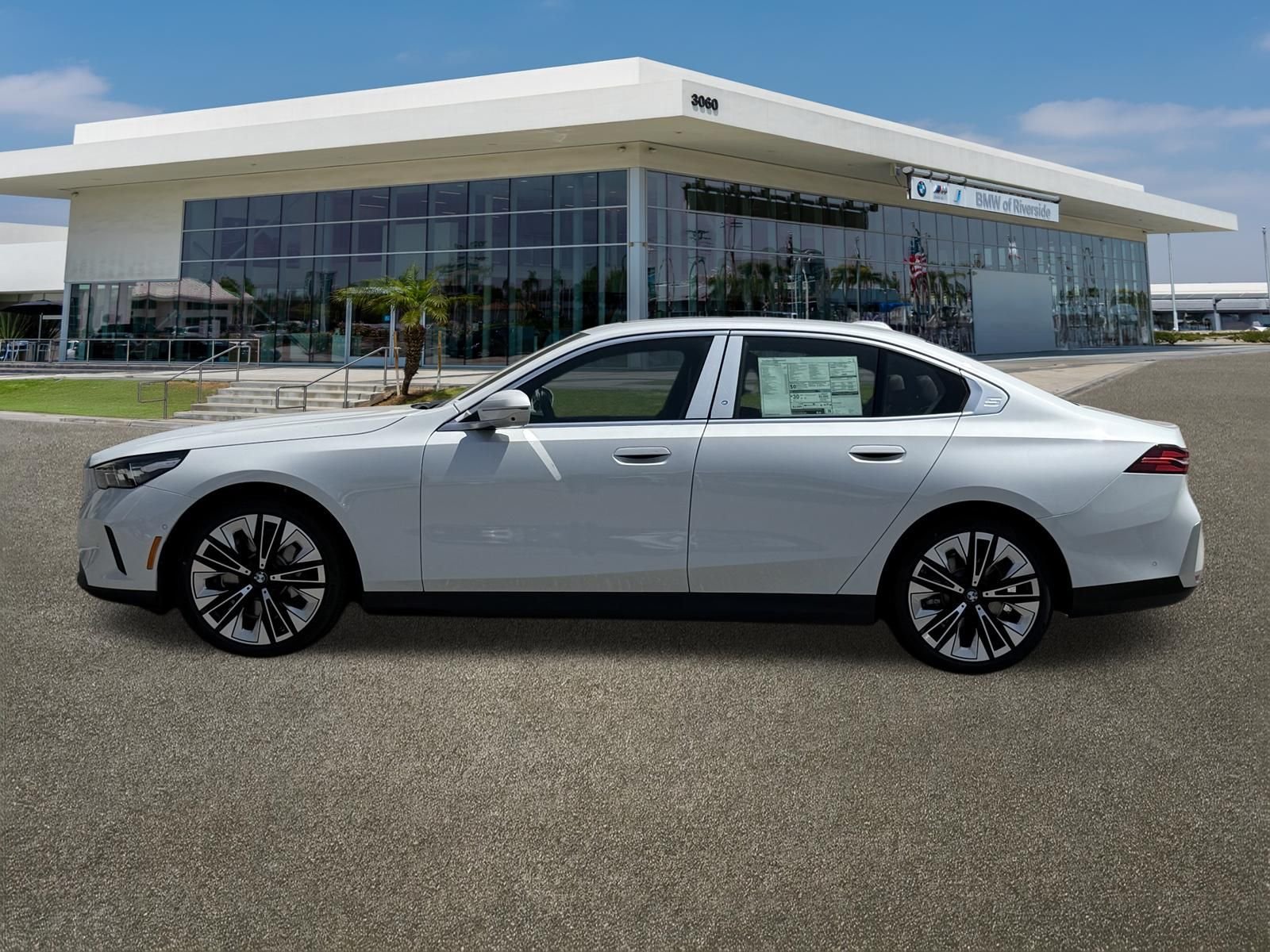 New 2027 Mineral White Metallic BMW 530i xDrive image 6