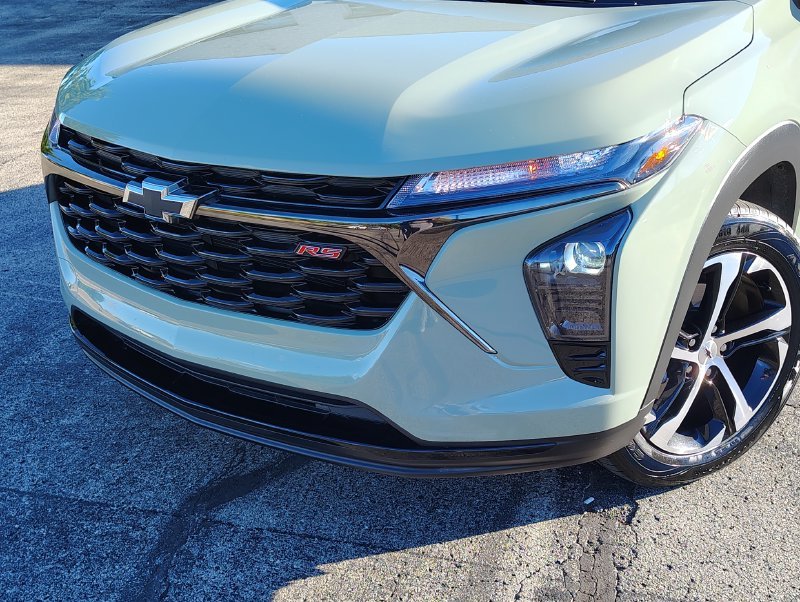 Used 2024 Green Chevrolet 1RS image 2