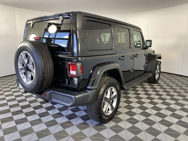 Used 2022 Black Jeep Unlimited Sahara image 9